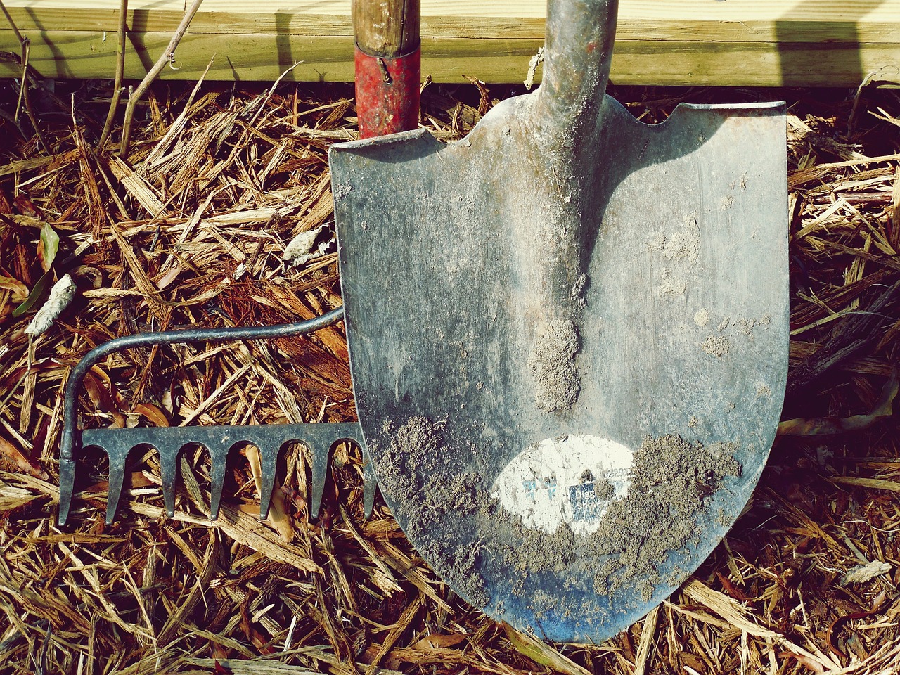 shovel rake dirt farm garden hand tools labor metal nature tools