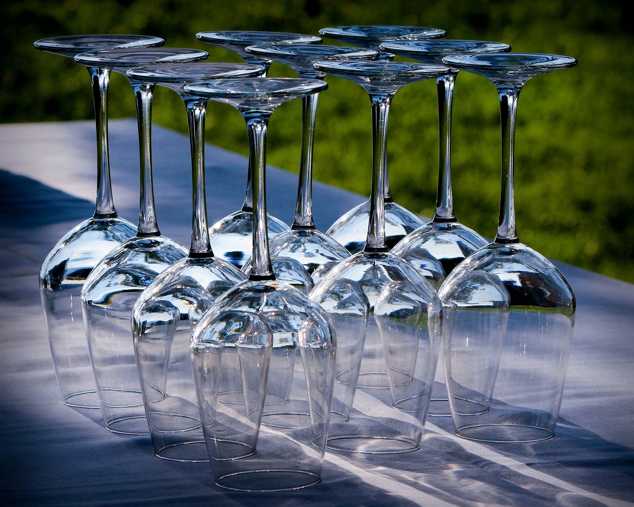 wine glasses stemware crystal party glasses elegant restaurant blue wine blue restaurant blue party blue glass blue glasses party party restaurant restaurant restaurant restaurant restaurant
