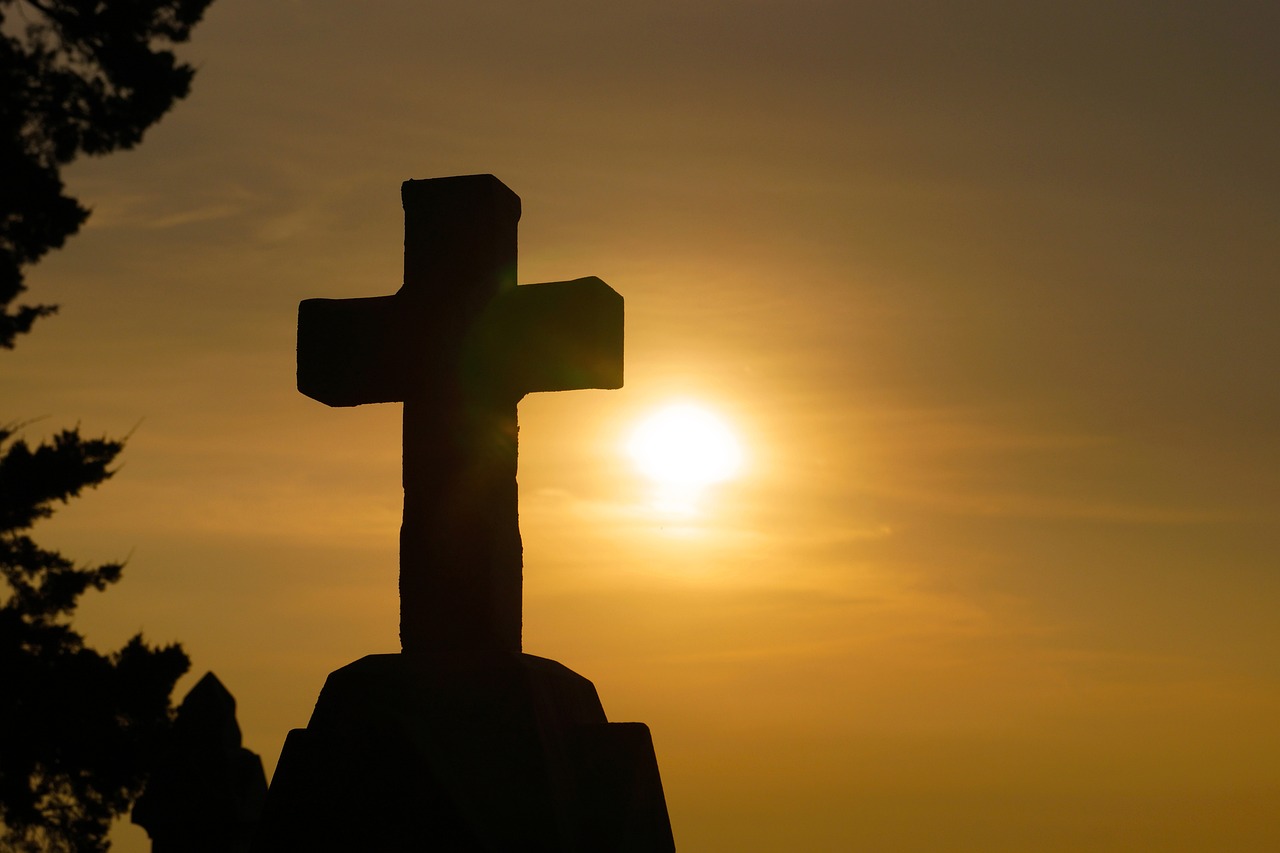 cross sunset silhouette god religion christianity religious christian spirituality faith belief christ hope prayer spiritual worship pray sunlight love catholicism church nature forgiveness salvation sunrise symbol