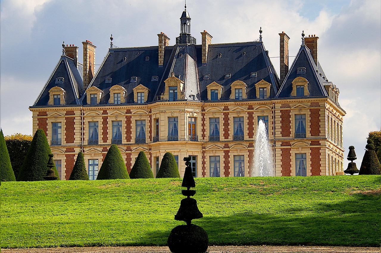 chateau castle of seals france architecture windows roof fireplace pruned shrubs topiary french garden public garden historical monument heritage chateau chateau chateau chateau chateau france fireplace