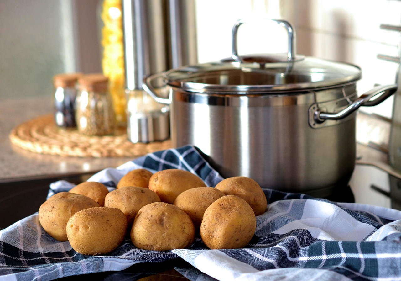 potatoes cook pot eat food fresh potatoes crops tuber crops harvest produce organic fresh kitchen starch starchy carbohydrates potatoes potatoes potatoes potatoes potatoes pot kitchen kitchen kitchen